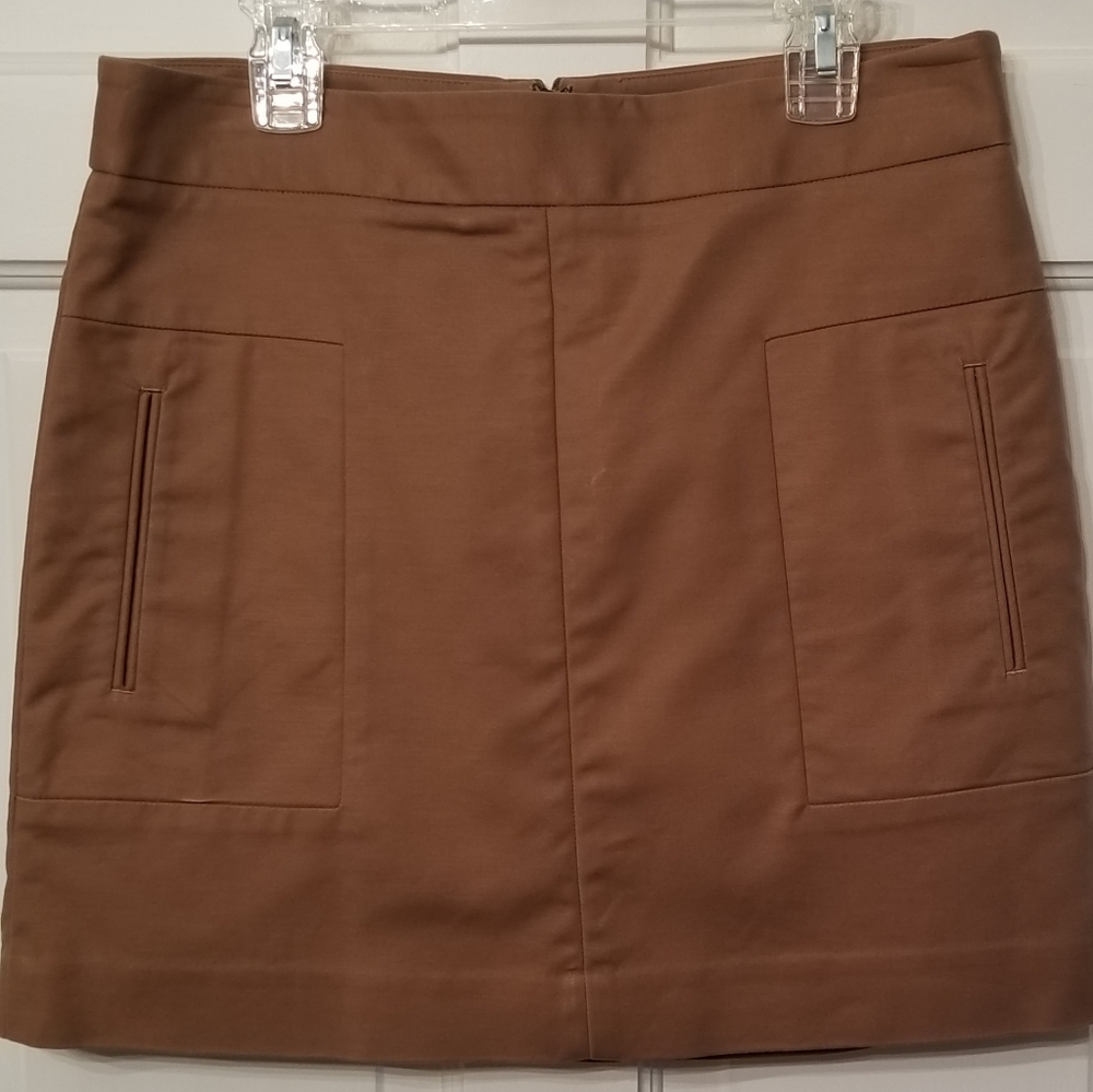 Skirt with front pockets. Like new.